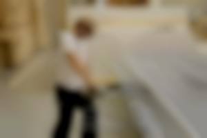 Aanbrengen schroeven voor betonstraatje